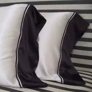 Black and white mulberry silk pillowcase
